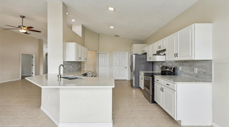 DAVENPORT, Florida 33837, 3 Bedrooms Bedrooms, ,2 BathroomsBathrooms,Residential,For Sale,ROYAL PALM,0,MFRO6255025