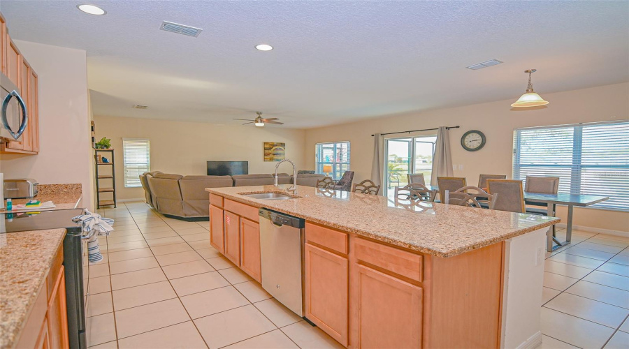 Davenport, Florida 33837, 5 Bedrooms Bedrooms, ,3 Bathroomsbathrooms,Residential,For Sale,Andalusia Loop,Mfro6289936