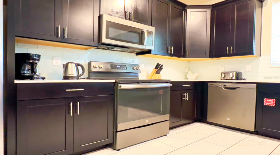 DAVENPORT, Florida 33896, 6 Bedrooms Bedrooms, ,6 BathroomsBathrooms,Residential,For Sale,PEBBLE BEACH,0,MFRO6239758