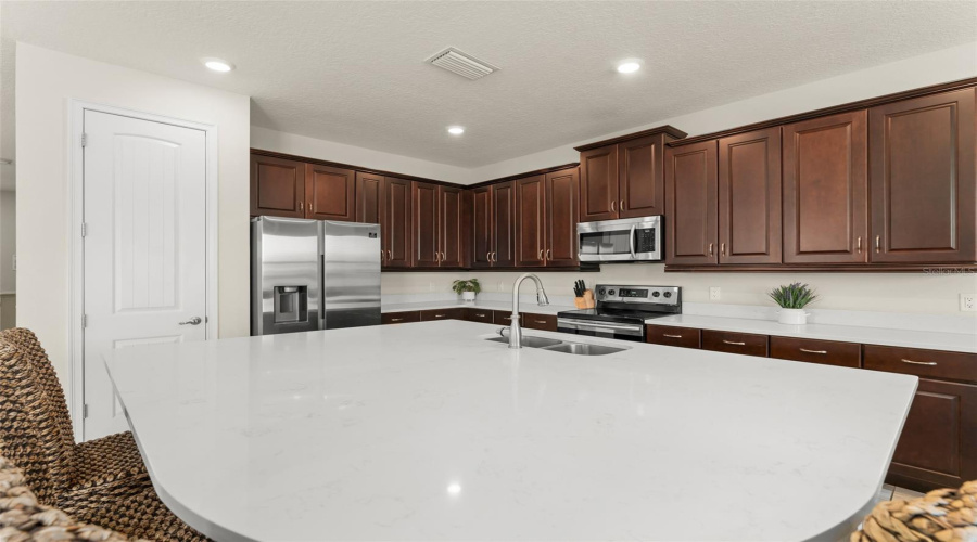 Kissimmee, Florida 34747, 5 Bedrooms Bedrooms, ,5 Bathroomsbathrooms,Residential,For Sale,Auburn,Mfro6287819