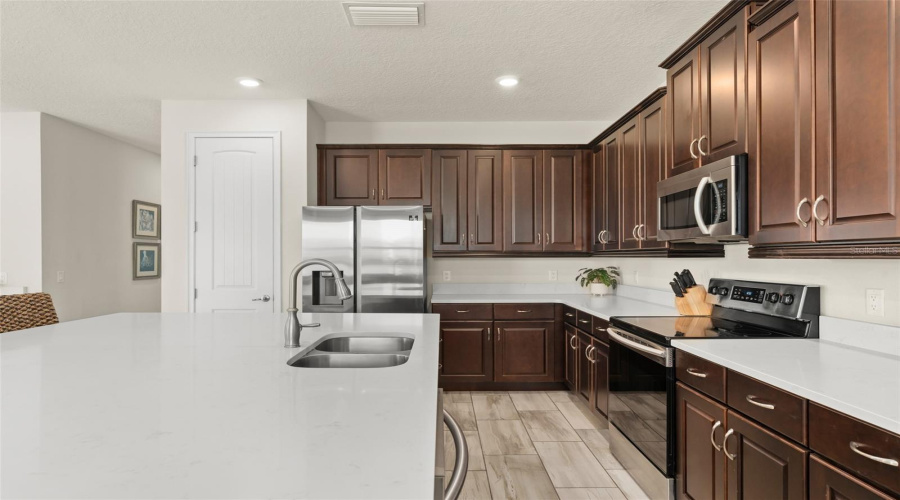 Kissimmee, Florida 34747, 5 Bedrooms Bedrooms, ,5 Bathroomsbathrooms,Residential,For Sale,Auburn,Mfro6287819