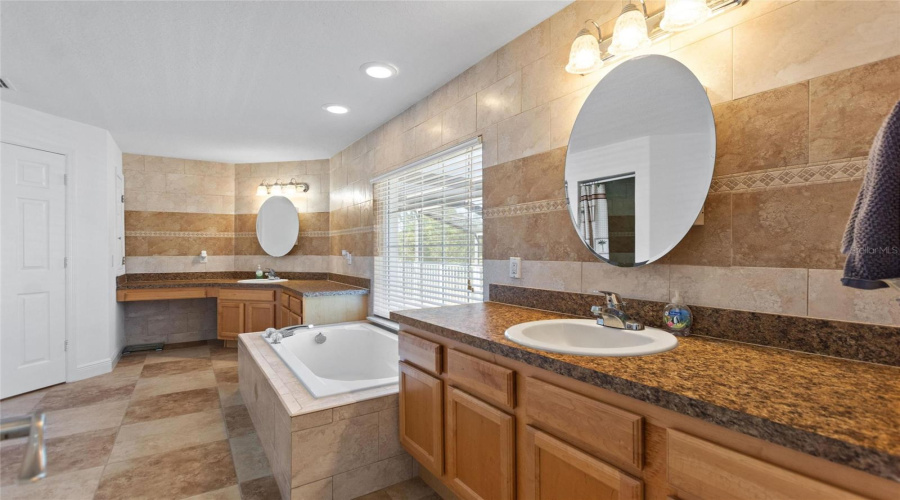 Davenport, Florida 33897, 4 Bedrooms Bedrooms, ,4 Bathroomsbathrooms,Residential,For Sale,Hidden Palms,Mfrs5122581