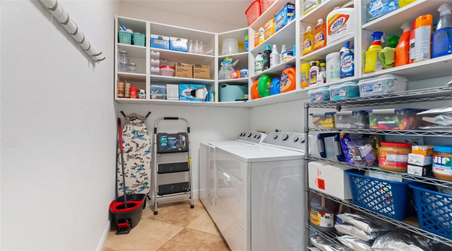 Davenport, Florida 33897, 4 Bedrooms Bedrooms, ,4 Bathroomsbathrooms,Residential,For Sale,Hidden Palms,Mfrs5122581
