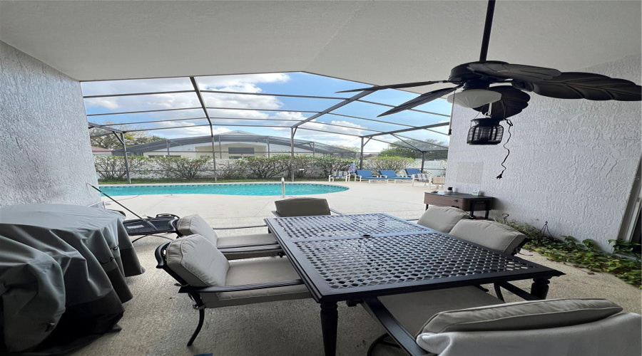 Kissimmee, Florida 34747, 4 Bedrooms Bedrooms, ,3 Bathroomsbathrooms,Residential,For Sale,Autumn Creek,Mfrs5122557