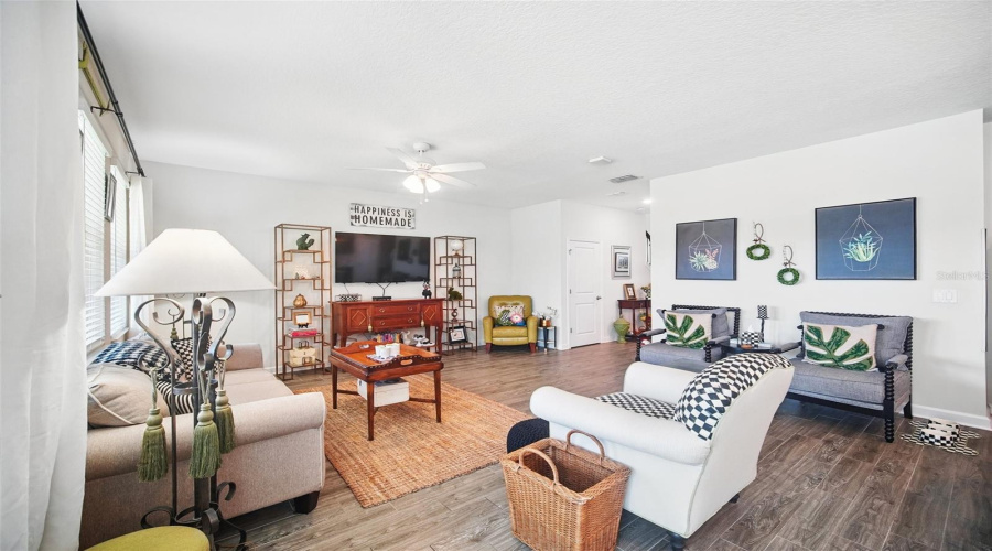 Davenport, Florida 33896, 4 Bedrooms Bedrooms, ,2 Bathroomsbathrooms,Residential,For Sale,Trappers Trail,Mfrs5122584