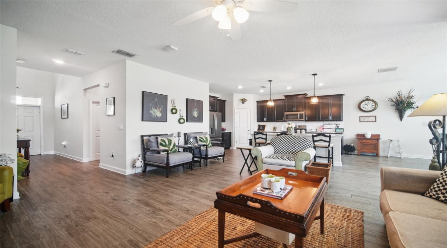 Davenport, Florida 33896, 4 Bedrooms Bedrooms, ,2 Bathroomsbathrooms,Residential,For Sale,Trappers Trail,Mfrs5122584