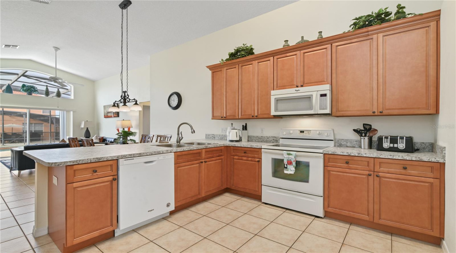 Davenport, Florida 33897, 4 Bedrooms Bedrooms, ,3 Bathroomsbathrooms,Residential,For Sale,Cordova Ave,Mfrs5122544