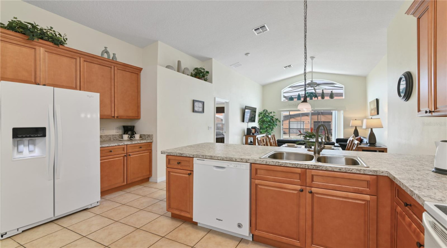 Davenport, Florida 33897, 4 Bedrooms Bedrooms, ,3 Bathroomsbathrooms,Residential,For Sale,Cordova Ave,Mfrs5122544