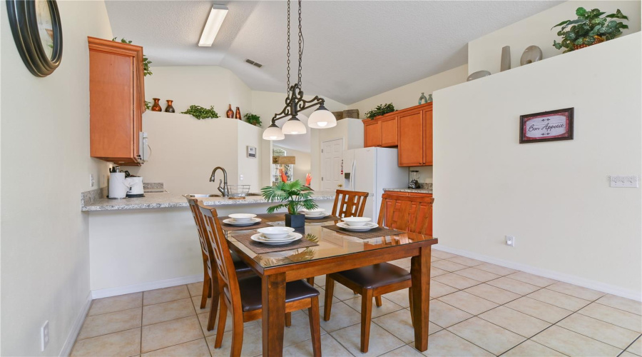 Davenport, Florida 33897, 4 Bedrooms Bedrooms, ,3 Bathroomsbathrooms,Residential,For Sale,Cordova Ave,Mfrs5122544