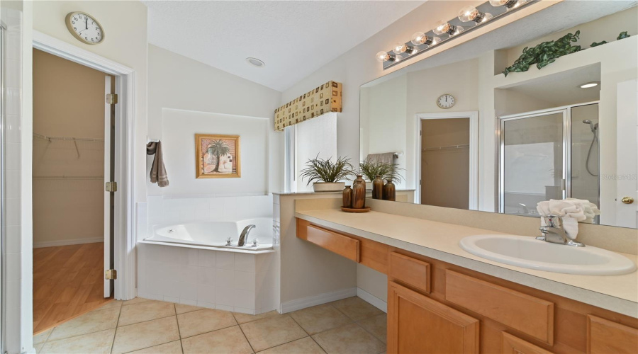 Davenport, Florida 33897, 4 Bedrooms Bedrooms, ,3 Bathroomsbathrooms,Residential,For Sale,Cordova Ave,Mfrs5122544