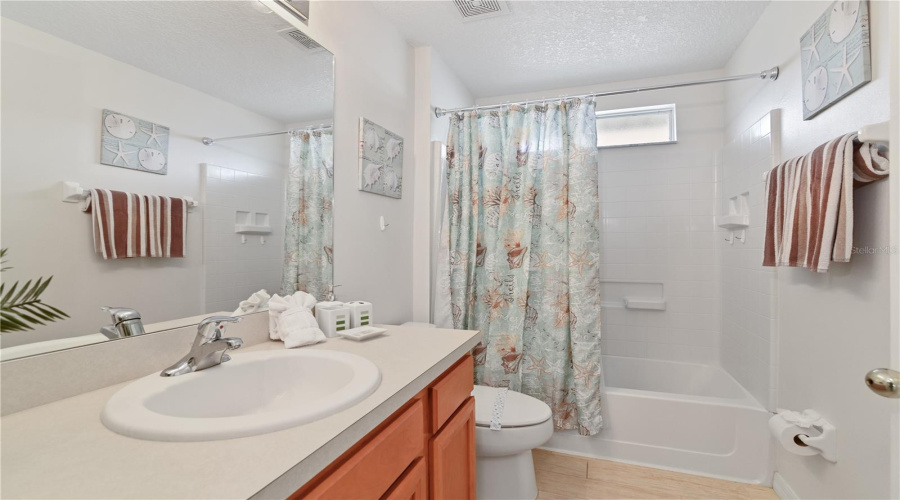Davenport, Florida 33897, 4 Bedrooms Bedrooms, ,3 Bathroomsbathrooms,Residential,For Sale,Cordova Ave,Mfrs5122544