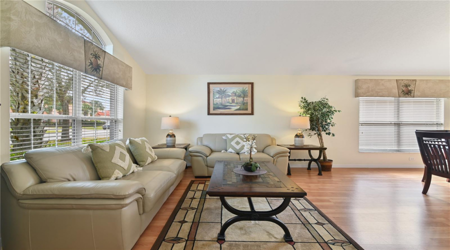 Davenport, Florida 33897, 4 Bedrooms Bedrooms, ,3 Bathroomsbathrooms,Residential,For Sale,Cordova Ave,Mfrs5122544