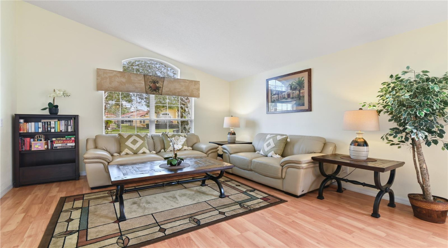 Davenport, Florida 33897, 4 Bedrooms Bedrooms, ,3 Bathroomsbathrooms,Residential,For Sale,Cordova Ave,Mfrs5122544
