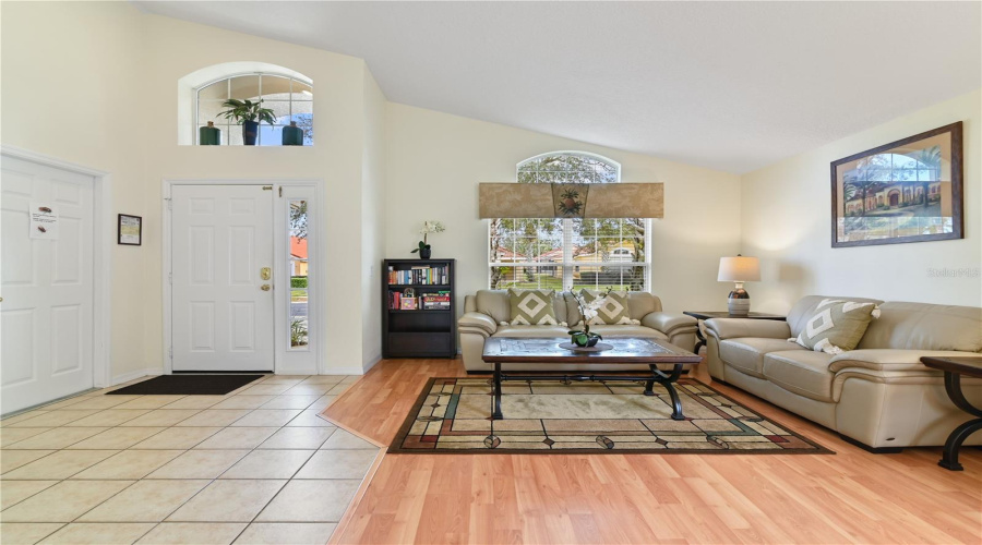 Davenport, Florida 33897, 4 Bedrooms Bedrooms, ,3 Bathroomsbathrooms,Residential,For Sale,Cordova Ave,Mfrs5122544