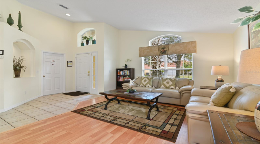 Davenport, Florida 33897, 4 Bedrooms Bedrooms, ,3 Bathroomsbathrooms,Residential,For Sale,Cordova Ave,Mfrs5122544