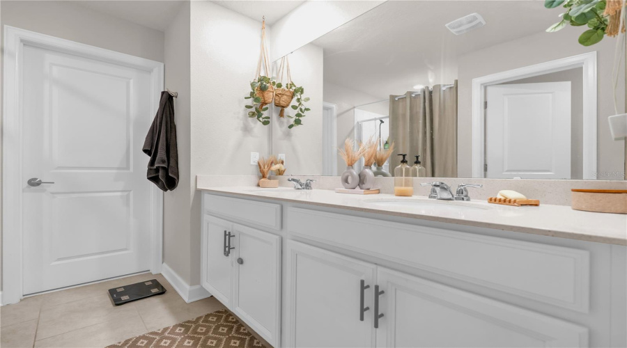 Davenport, Florida 33837, 4 Bedrooms Bedrooms, ,2 Bathroomsbathrooms,Residential,For Sale,Taft Dr,Mfrs5122721
