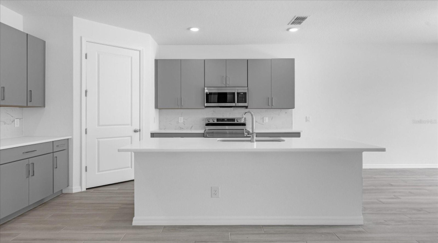 DAVENPORT, Florida 33896, 5 Bedrooms Bedrooms, ,4 BathroomsBathrooms,Residential,For Sale,LANCASHIRE,0,MFRO6290316