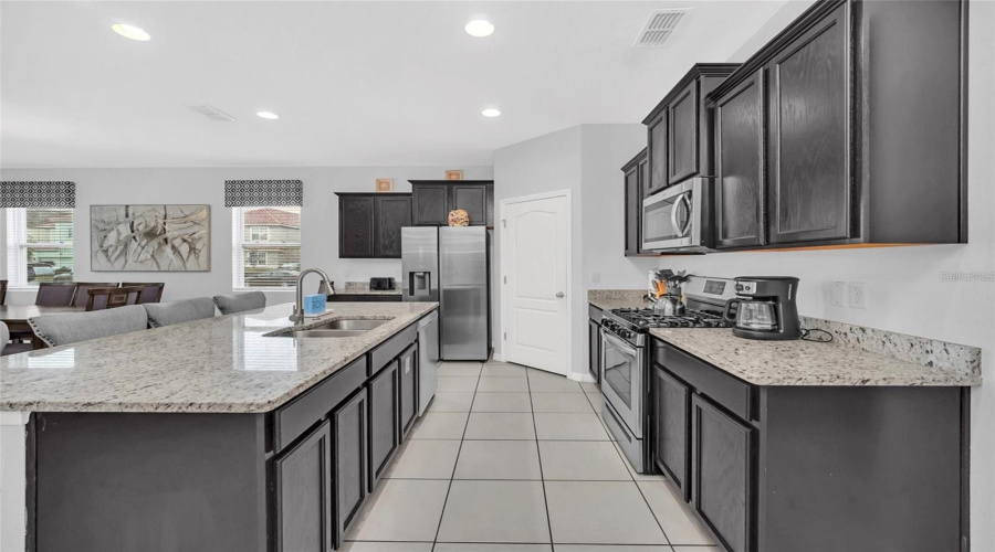 DAVENPORT, Florida 33837, 7 Bedrooms Bedrooms, ,5 BathroomsBathrooms,Residential,For Sale,BROAD OAK,0,MFRO6290248