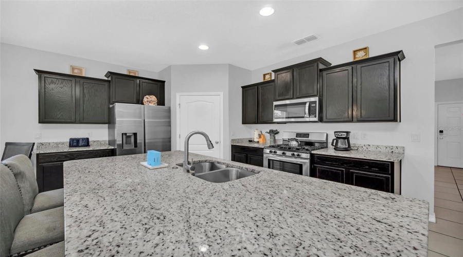 DAVENPORT, Florida 33837, 7 Bedrooms Bedrooms, ,5 BathroomsBathrooms,Residential,For Sale,BROAD OAK,0,MFRO6290248