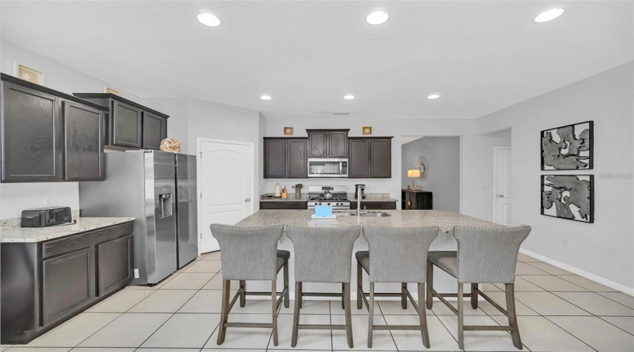 DAVENPORT, Florida 33837, 7 Bedrooms Bedrooms, ,5 BathroomsBathrooms,Residential,For Sale,BROAD OAK,0,MFRO6290248