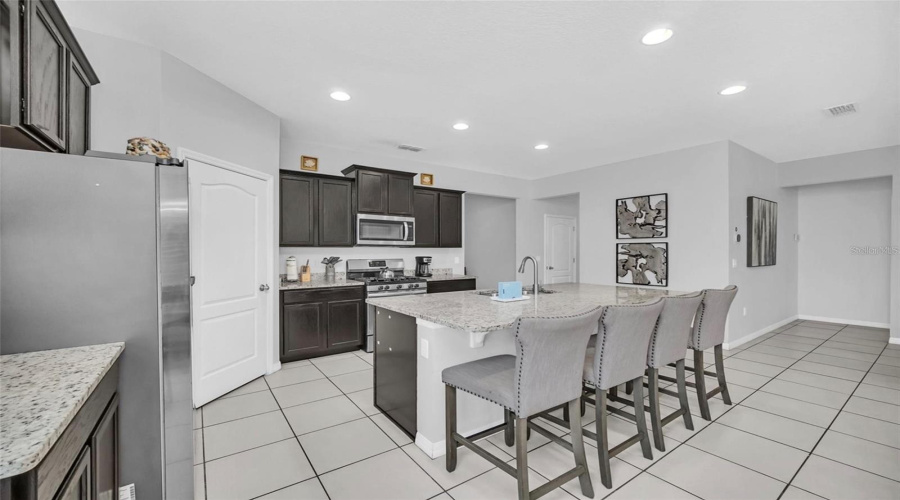 DAVENPORT, Florida 33837, 7 Bedrooms Bedrooms, ,5 BathroomsBathrooms,Residential,For Sale,BROAD OAK,0,MFRO6290248