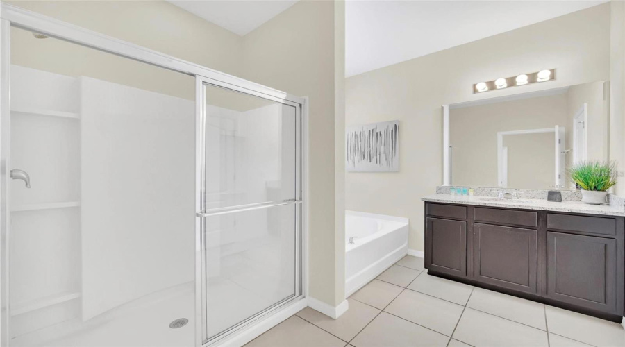 DAVENPORT, Florida 33837, 7 Bedrooms Bedrooms, ,5 BathroomsBathrooms,Residential,For Sale,BROAD OAK,0,MFRO6290248