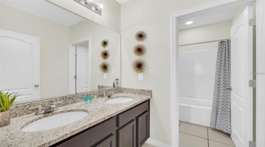 DAVENPORT, Florida 33837, 7 Bedrooms Bedrooms, ,5 BathroomsBathrooms,Residential,For Sale,BROAD OAK,0,MFRO6290248
