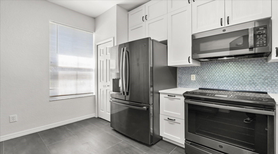 Fully Remodled Kitchen- With Additional Cabinets