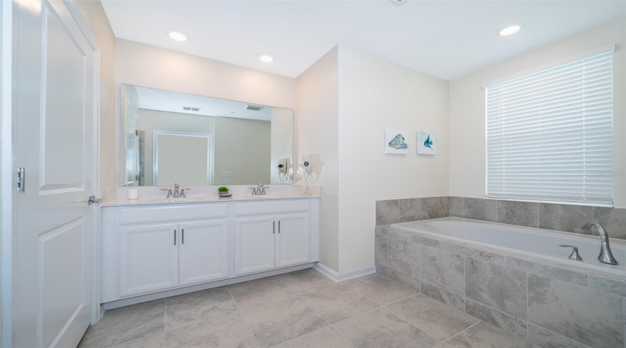 Davenport, Florida 33896, 2 Bedrooms Bedrooms, ,2 Bathroomsbathrooms,Residential,For Sale,Drop,Mfrs5122734