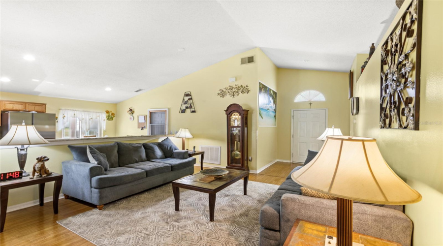 Davenport, Florida 33897, 4 Bedrooms Bedrooms, ,2 Bathroomsbathrooms,Residential,For Sale,Hillside,Mfro6290191