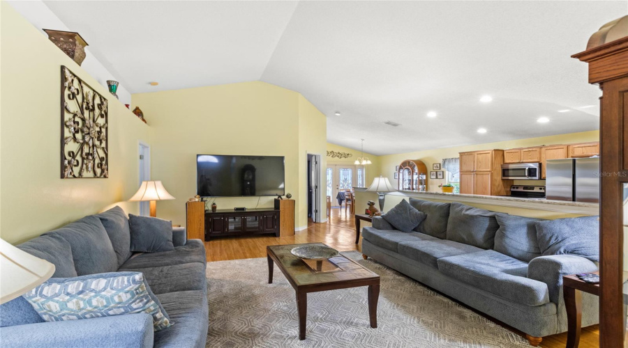 Davenport, Florida 33897, 4 Bedrooms Bedrooms, ,2 Bathroomsbathrooms,Residential,For Sale,Hillside,Mfro6290191