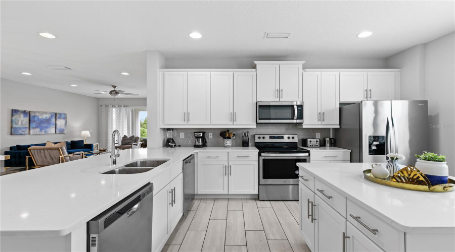 Kissimmee, Florida 34747, 6 Bedrooms Bedrooms, ,6 Bathroomsbathrooms,Residential,For Sale,Marker,Mfro6290419
