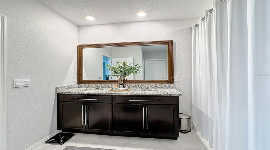 DAVENPORT, Florida 33837, 4 Bedrooms Bedrooms, ,2 BathroomsBathrooms,Residential,For Sale,LILY,0,MFRO6290368