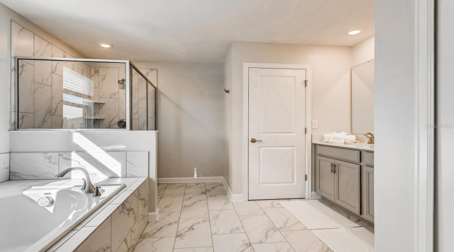 KISSIMMEE, Florida 34746, 6 Bedrooms Bedrooms, ,6 BathroomsBathrooms,Residential,For Sale,BOOKMARK,0,MFRO6290504