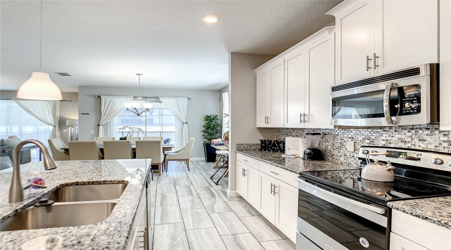 KISSIMMEE, Florida 34746, 6 Bedrooms Bedrooms, ,5 BathroomsBathrooms,Residential,For Sale,SLEEPY HOLLOW,0,MFRO6290918