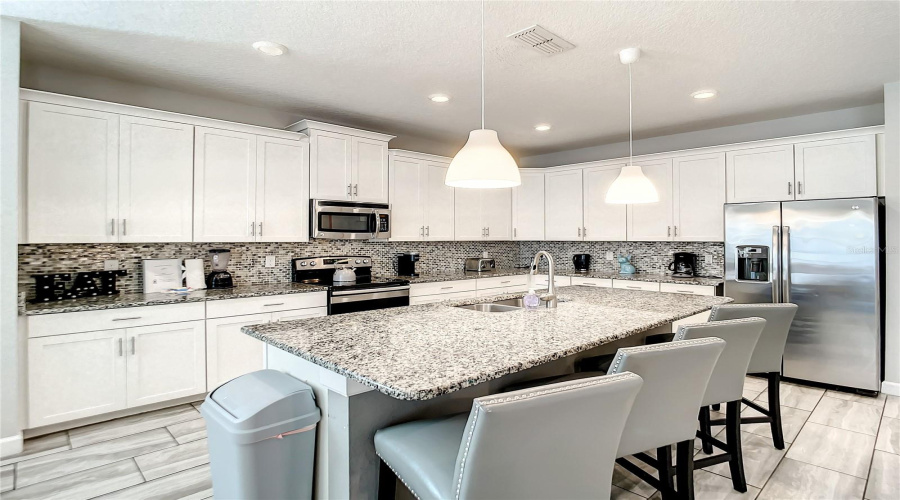 KISSIMMEE, Florida 34746, 6 Bedrooms Bedrooms, ,5 BathroomsBathrooms,Residential,For Sale,SLEEPY HOLLOW,0,MFRO6290918