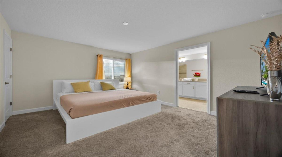 DAVENPORT, Florida 33896, 5 Bedrooms Bedrooms, ,4 BathroomsBathrooms,Residential,For Sale,PEBBLE BEACH,MFRG5090012