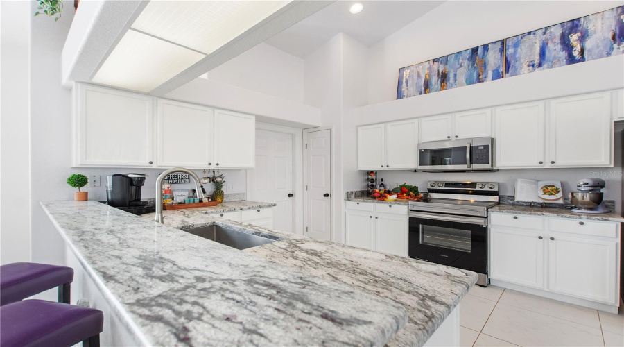 DAVENPORT, Florida 33896, 4 Bedrooms Bedrooms, ,3 BathroomsBathrooms,Residential,For Sale,HAMLIN CLOSE,MFRO6276078