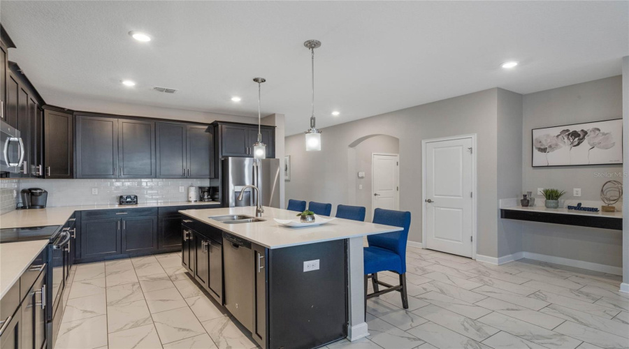 DAVENPORT, Florida 33896, 6 Bedrooms Bedrooms, ,5 BathroomsBathrooms,Residential,For Sale,MULLIGAN,0,MFRO6291126