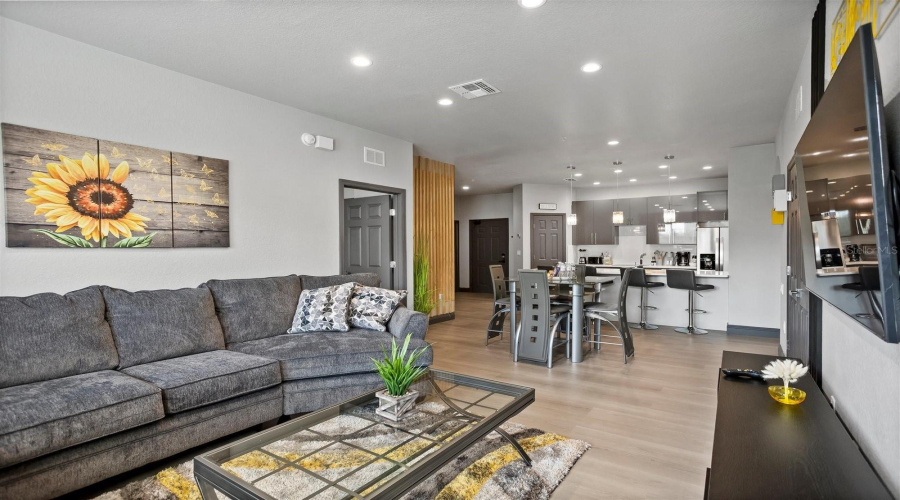 KISSIMMEE, Florida 34747, 3 Bedrooms Bedrooms, ,2 BathroomsBathrooms,Residential,For Sale,COMROW ST,0,MFRO6291425