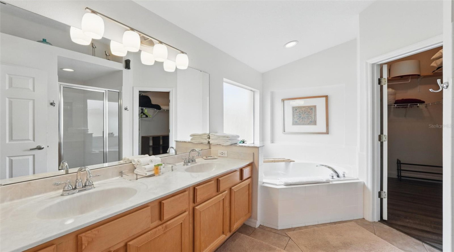 KISSIMMEE, Florida 34747, 4 Bedrooms Bedrooms, ,3 BathroomsBathrooms,Residential,For Sale,LIDO KEY,0,MFRO6291834