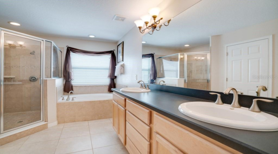 DAVENPORT, Florida 33837, 4 Bedrooms Bedrooms, ,4 BathroomsBathrooms,Residential,For Sale,VICTORIA,0,MFRS5123040