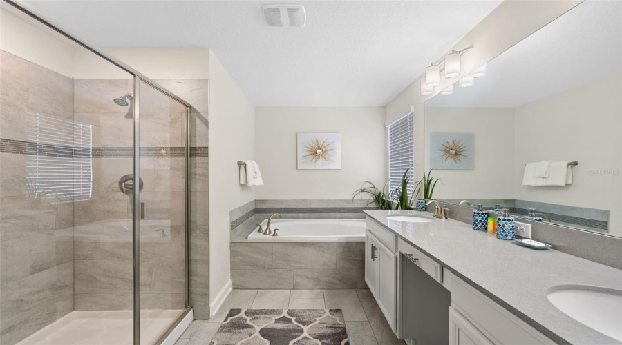 DAVENPORT, Florida 33896, 6 Bedrooms Bedrooms, ,5 BathroomsBathrooms,Residential,For Sale,FLANGE,0,MFRO6291955