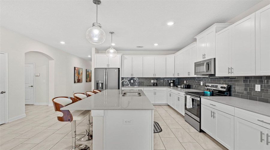 DAVENPORT, Florida 33896, 6 Bedrooms Bedrooms, ,5 BathroomsBathrooms,Residential,For Sale,FLANGE,0,MFRO6291955