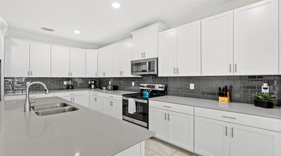 DAVENPORT, Florida 33896, 6 Bedrooms Bedrooms, ,5 BathroomsBathrooms,Residential,For Sale,FLANGE,0,MFRO6291955