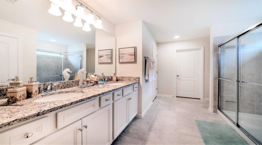 KISSIMMEE, Florida 34747, 5 Bedrooms Bedrooms, ,4 BathroomsBathrooms,Residential,For Sale,DUBAI,0,MFRO6283884