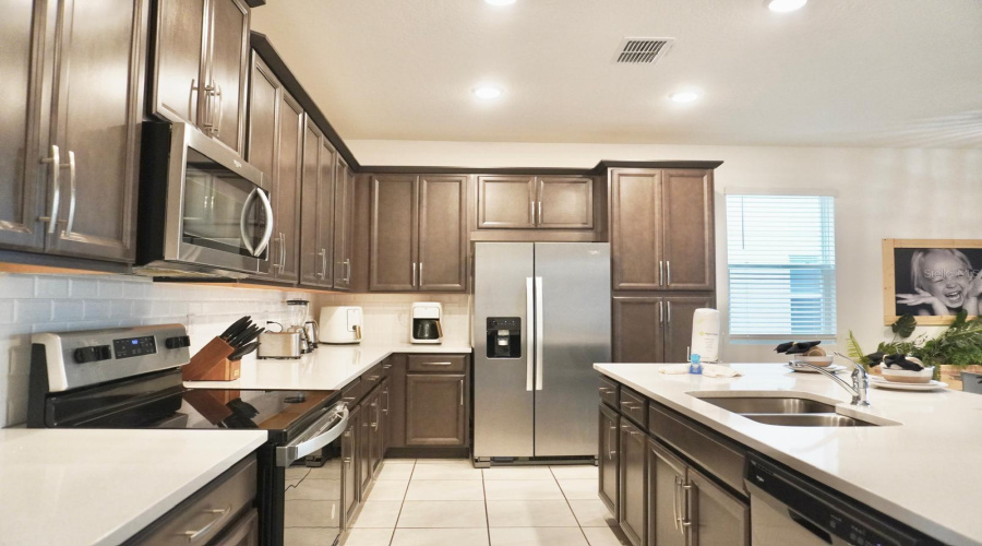 KISSIMMEE, Florida 34747, 6 Bedrooms Bedrooms, ,4 BathroomsBathrooms,Residential,For Sale,TROPICAL PALMS,0,MFRS5123092