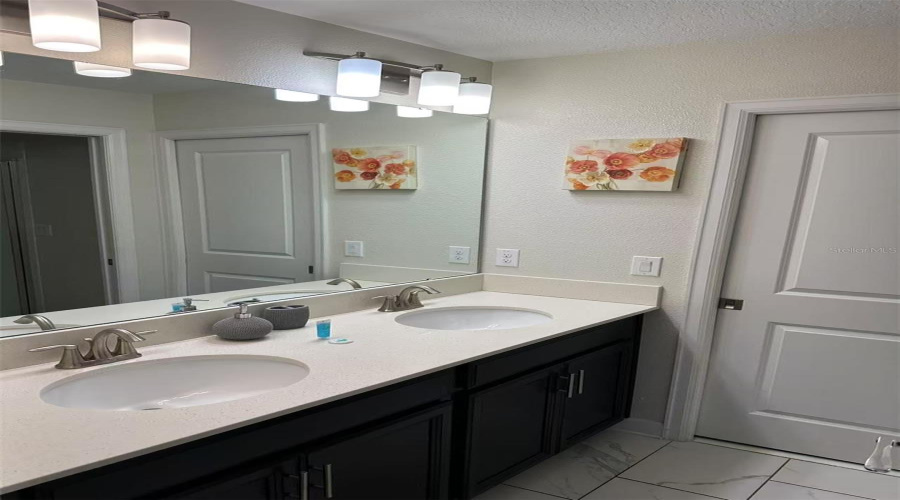 DAVENPORT, Florida 33896, 6 Bedrooms Bedrooms, ,6 BathroomsBathrooms,Residential,For Sale,PLUNKER,0,MFRO6292641