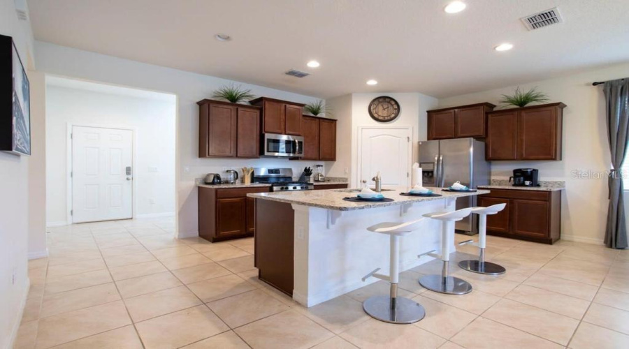 DAVENPORT, Florida 33837, 5 Bedrooms Bedrooms, ,4 BathroomsBathrooms,Residential,For Sale,BROAD OAK,0,MFRO6293045