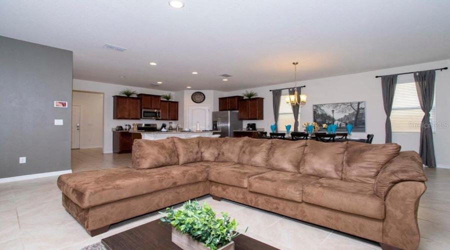 DAVENPORT, Florida 33837, 5 Bedrooms Bedrooms, ,4 BathroomsBathrooms,Residential,For Sale,BROAD OAK,0,MFRO6293045